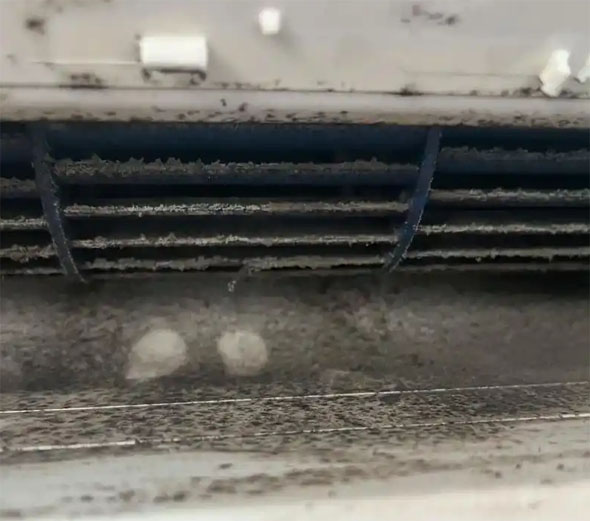 南山空调吹的风有股烧焦味是怎么回事